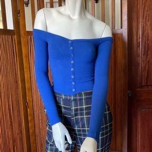Blue ribbed off shoulder long sleeve crop top